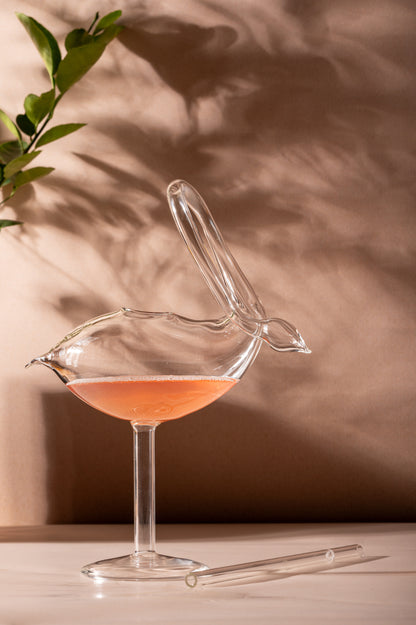Hunar Swan Glass with Straw